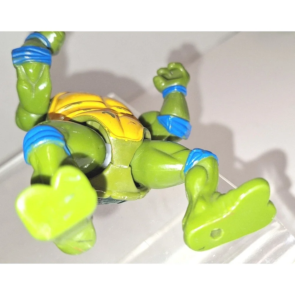 TMNT Leonardo head dropping‎ figure Katana Shield and Accessories Blue Bandana